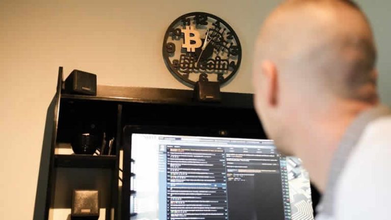 Yanlışlıkla çöpe attığı 180 milyon dolarlık Bitcoin’i bulmak için 13 milyon dolar harcayacak