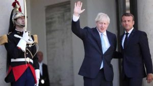 İngiltere Başbakanı Johnson, Fransa Cumhurbaşkanı Macron ile telefonda görüştü