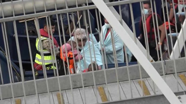 Fransa’dan İngiltere’ye son 24 saatte rekor sayıda göçmen geçti