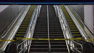 İngiltere demiryolu ulaşımı felç geçirdi: İşçiler grevde