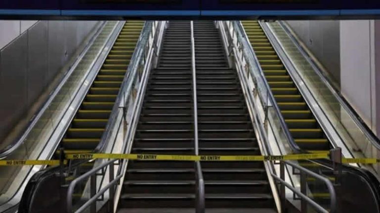 İngiltere demiryolu ulaşımı felç geçirdi: İşçiler grevde