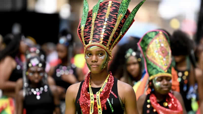 Notting Hill Karnavalı, 2 yıl sonra Londra sokaklarına geri döndü