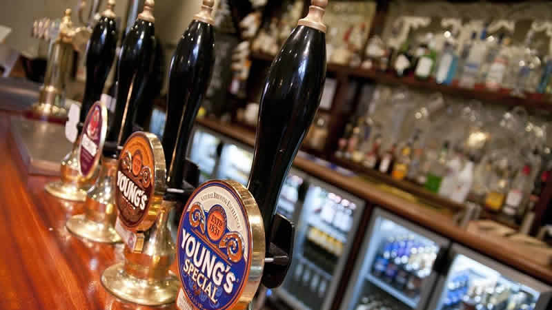 İngiltere’de birçok pub enerji krizi yüzünden kapanabilir