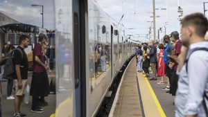 İngiltere’de demir yolu çalışanlarının iş bırakma eylemi devam ediyor