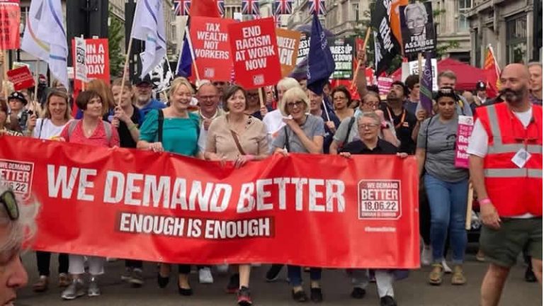 İngiltere’de hayat pahalılığına karşı yeni hareket: Artık Yeter!
