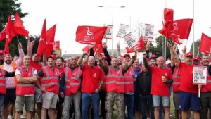 İngiltere’nin en büyük konteyner limanının işçileri 8 günlük greve başladı