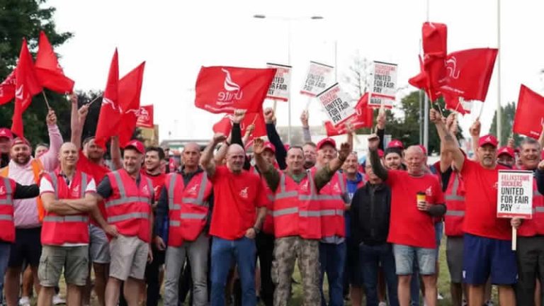 İngiltere’nin en büyük konteyner limanının işçileri 8 günlük greve başladı