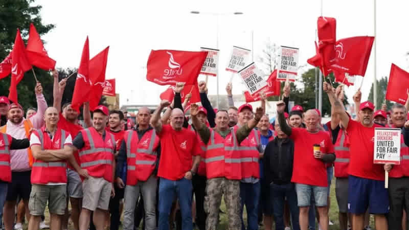 İngiltere’nin en büyük konteyner limanının işçileri 8 günlük greve başladı