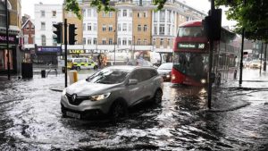 İngiltere’yi sel vurdu