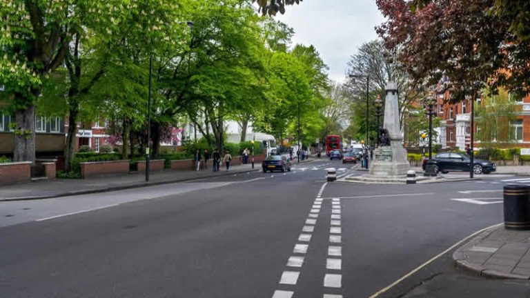 Milyarder Richard Caring, bahçe işleri için Londra’da ana yolu kapattı