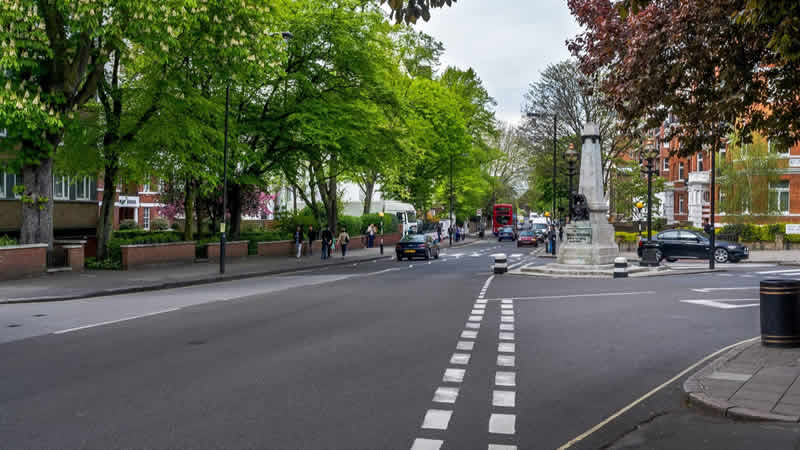 Milyarder Richard Caring, bahçe işleri için Londra’da ana yolu kapattı