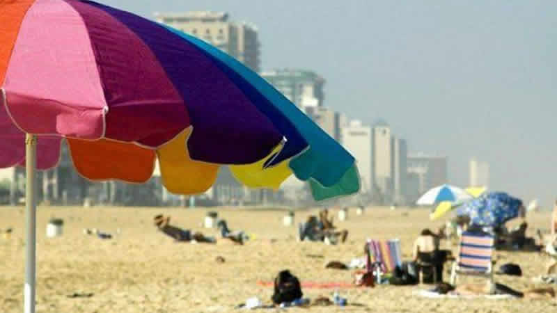 Rüzgârda uçan şemsiyenin sapı göğsüne saplandı