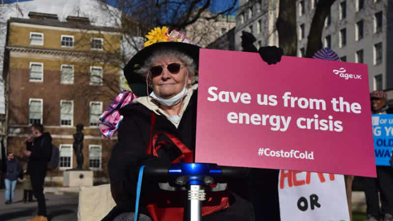 ‘İngiltere’de ’45 milyon kişi ‘enerji yoksulluğu’ çekecek’