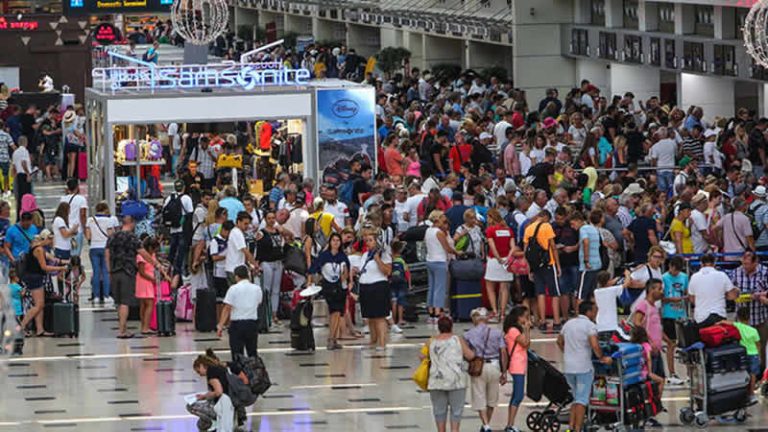 Antalya’ya turist akını yaşandı