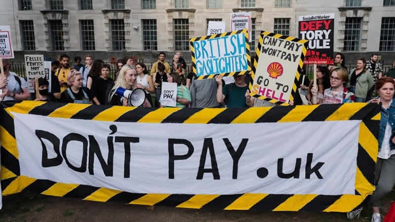 Artan enerji fiyatlarına karşı Londra’da eylem: “Faturanı ödeme”