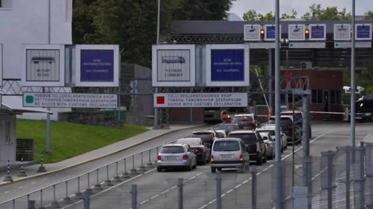 Baltık ülkeleri sınırlarını Ruslara kapattı