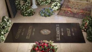 Buckingham Sarayı, Kraliçe Elizabeth’in mezarının fotoğrafını paylaştı