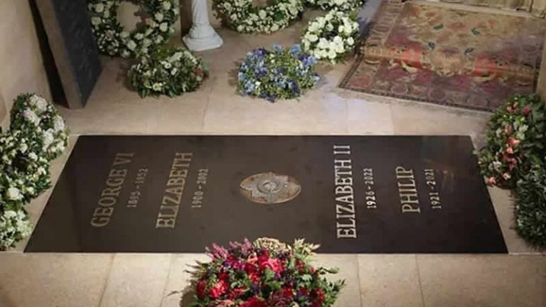 Buckingham Sarayı, Kraliçe Elizabeth’in mezarının fotoğrafını paylaştı