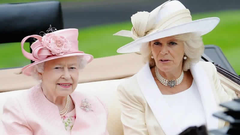 Camilla, Kraliçe’yi ‘erkeklerin yönettiği bir dünyada yalnız bir kadın’ olarak nitelendirdi