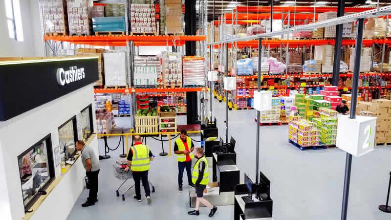 Cyprofood yeni yerinde Alışveriş Festivali ile müşterilerine merhaba diyor