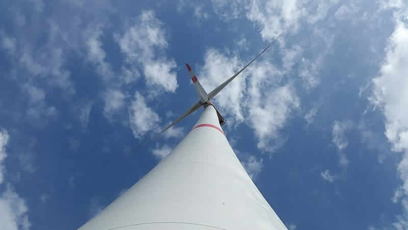 Dünyanın en büyük deniz üstü rüzgar santrali İngiltere’de çalışmaya başladı