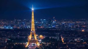 Eyfel Kulesi’nin ışıkları geceleri erken söndürülecek