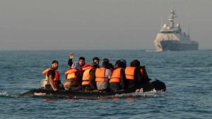 Fransa’da İngiltere’ye göçmen kaçıran şebeke çökertildi