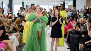 İlk defa bir Kraliyet üyesi Türk bir  modacının kıyafetini giydi