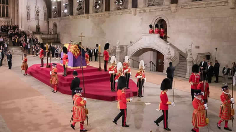 İngiliz-ABD medyasının ‘Kraliçe’ kavgası