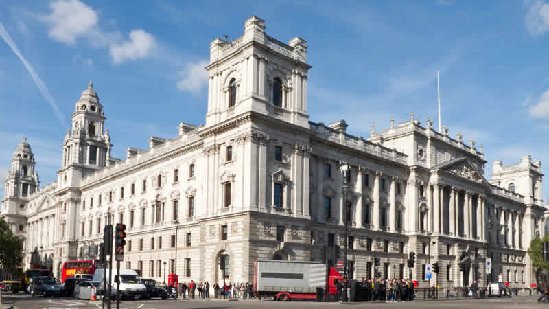 İngiltere Hazinesi geri adım atmıyor