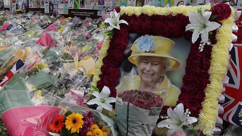 İngiltere Kraliçesi 2. Elizabeth’in ölüm nedeninin “yaşlılık” olduğu açıklandı