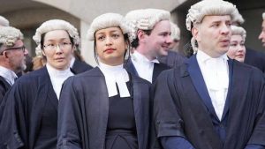 İngiltere ve Galler’de ceza avukatları süresiz grev başlattı