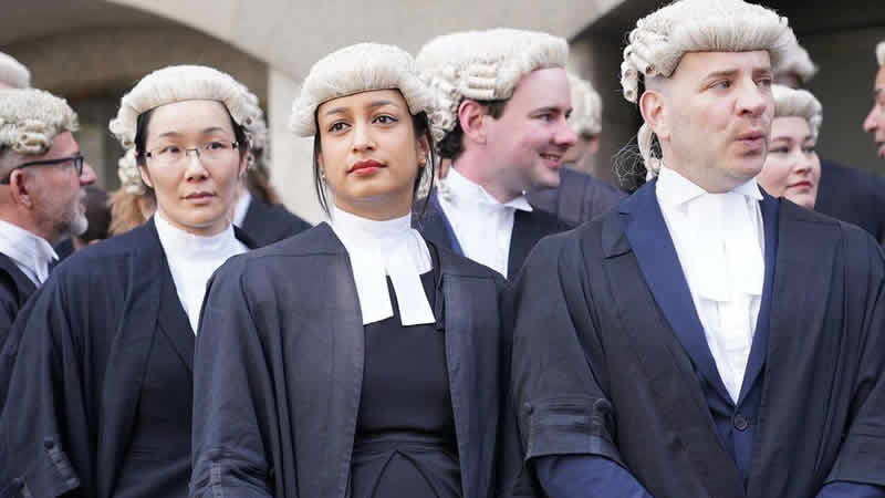 İngiltere ve Galler’de ceza avukatları süresiz grev başlattı