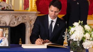 Kanada Başbakanı Trudeau: Monarşiden kopmak gündemde yok