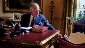 Kral Charles ilk defa “kırmızı kutu” ile birlikte görüntülendi