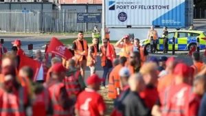 Kraliçenin ölümü nedeniyle İngiltere’de grevler iptal edildi