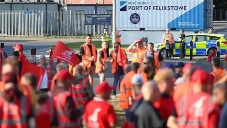 Kraliçenin ölümü nedeniyle İngiltere’de grevler iptal edildi