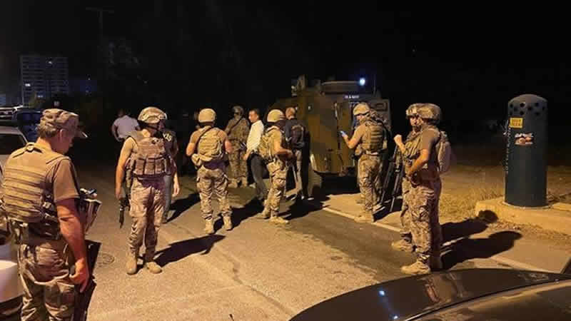 Mersin’de polisevine hain saldırı: 1 polis şehit oldu, 1’i polis 4 kişi yaralandı