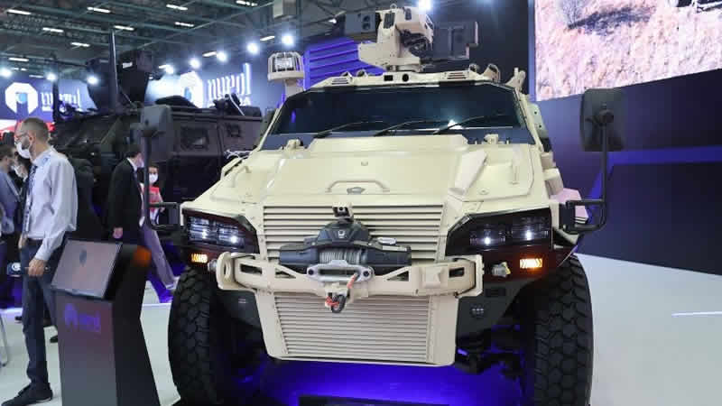 Türk zırhlısı Ejder, İngiltere’deki fuarın gözdesi oldu