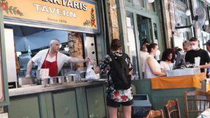 Yunanistan hükümeti halka ek 5.5 milyar dolar destek sağlayacak