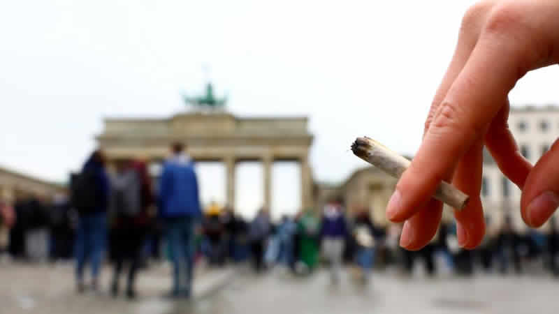 Almanya’da esrar yasallaşıyor