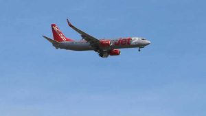 Dalaman’dan kalkan uçak askeri jetler eşliğinde Londra’ya indirildi