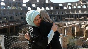 Emine Erdoğan ve Brigitte Macron arasındaki yakınlık İngiliz basınında