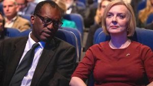 İngiltere Başbakanı Truss, Maliye Bakanı Kwarteng’i görevden aldı