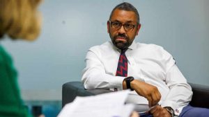 İngiltere Dışişleri Bakanı: Teröristleri finanssız bırakmak için birlikte çalışalım