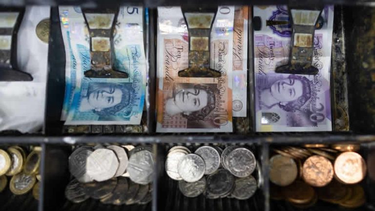 İngiltere Merkez Bankası’nın açıklamasından sonra sterlin sarsıntıda