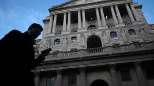 İngiltere acil durum tahvil alımını genişletti