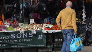 İngiltere ekonomisi Ağustos ayında küçüldü