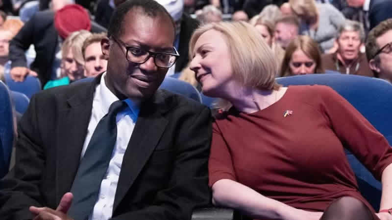 İngiltere hükümeti tepki çeken vergi kesintisi planını iptal etti