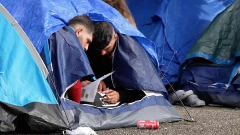 İngiltere ‘yasa dışı göçmenlerin sığınma başvurusu yapmasını engellemeye hazırlanıyor’